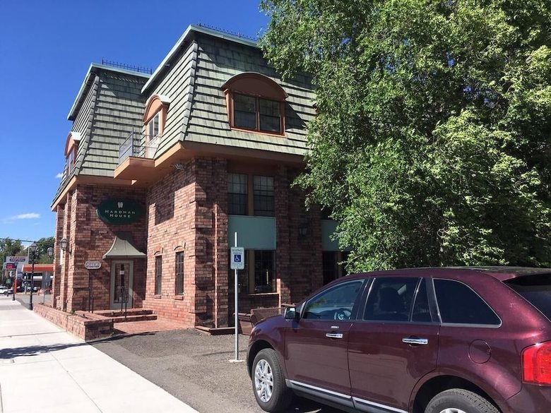 Hotel Hardman House Inn & Suites