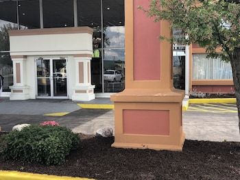 Hotel A Victory Inn & Suites- Muskegon