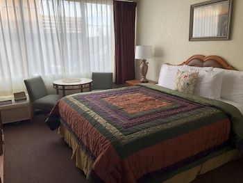 Hotel A Victory Inn & Suites- Muskegon