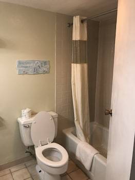 Hotel A Victory Inn & Suites- Muskegon