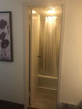Hotel A Victory Inn & Suites- Muskegon