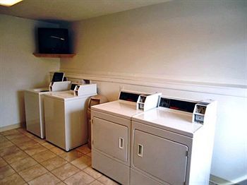 Motel 6 Detroit - East Warren