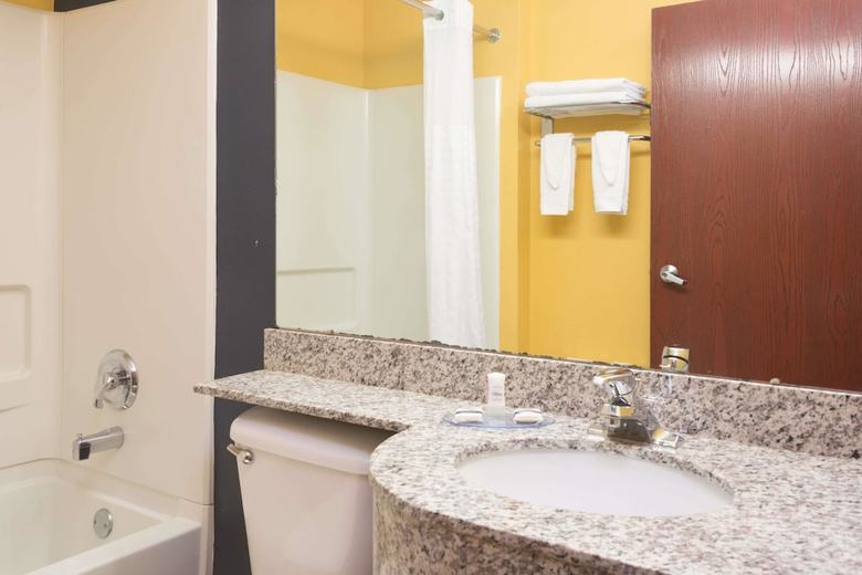 Hotel Microtel Inn & Suites By Wyndham Hillsborough