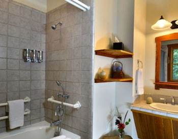 Bent Creek Lodge Bed & Breakfast