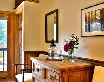 Bent Creek Lodge Bed & Breakfast