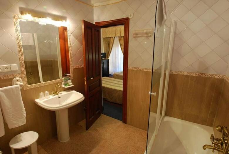Hotel Alvar Fa�ez