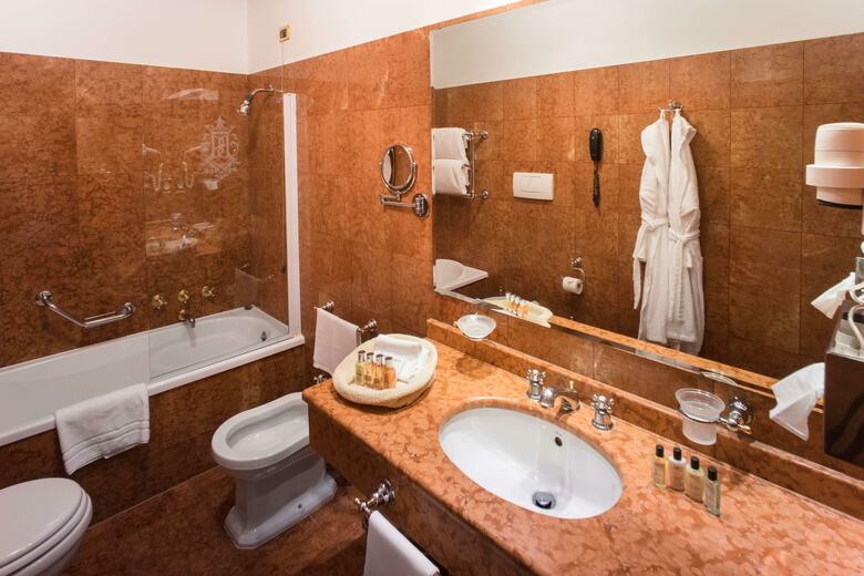 Hotel NH Venezia Santa Lucia