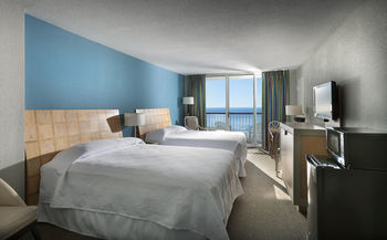 Hotel Crown Reef Resort