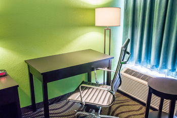 Hotel Quality Inn And Suites