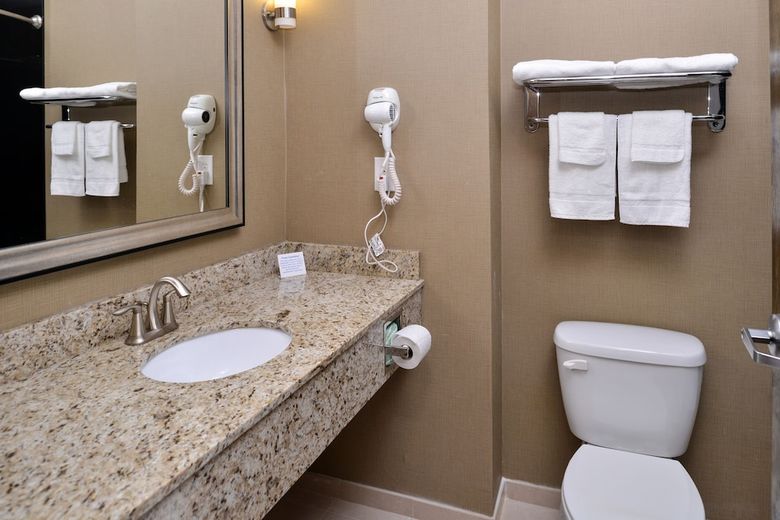 Hotel Comfort Inn And Suites Winnie