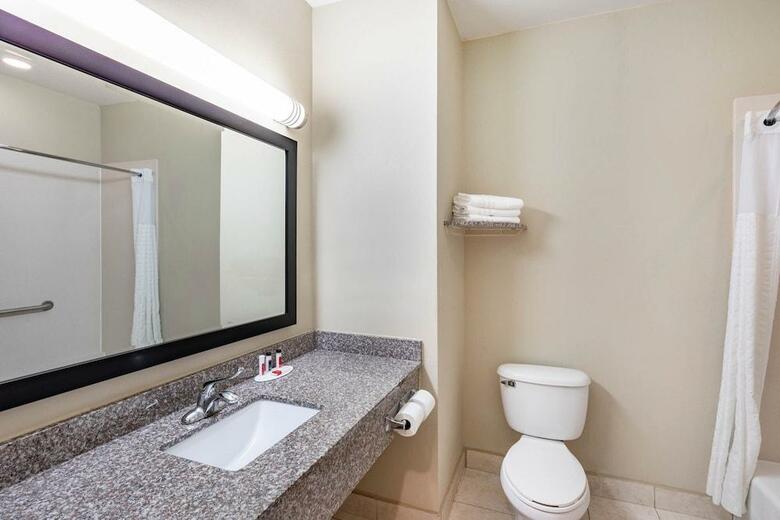 Hotel Baymont Inn & Suites Victoria