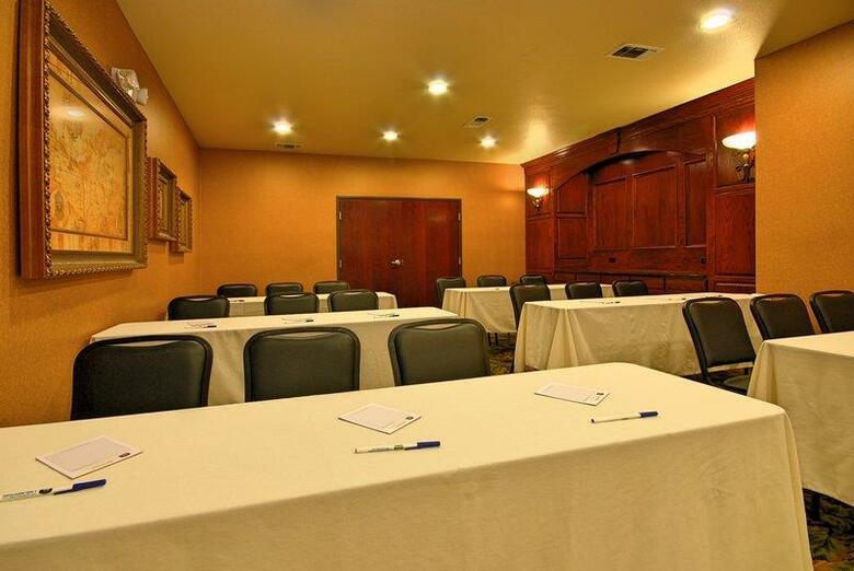 Hotel Best Western Plus Crown Colony Inn & Suites