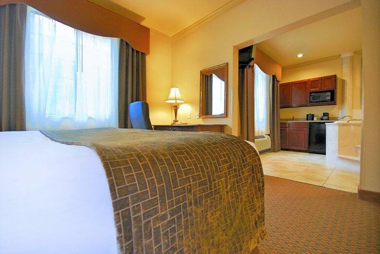 Hotel Best Western Plus Crown Colony Inn & Suites