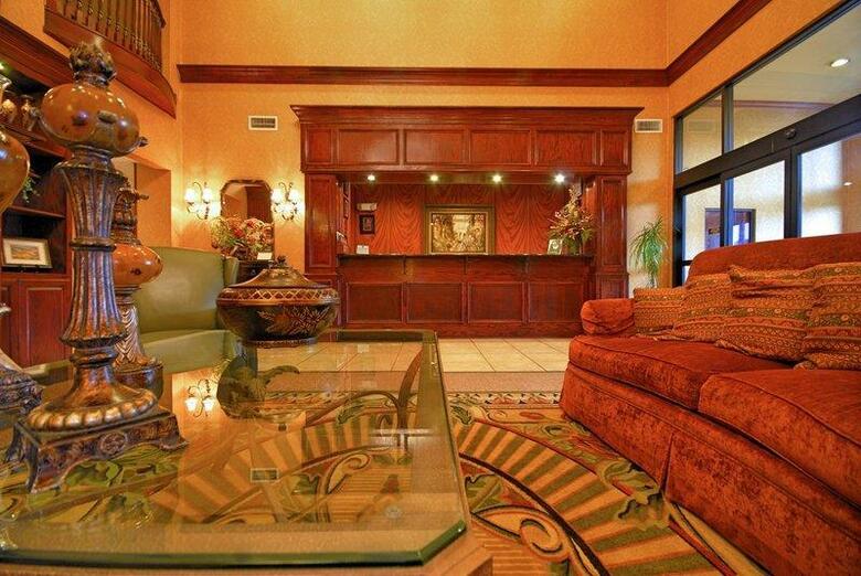 Hotel Best Western Plus Crown Colony Inn & Suites