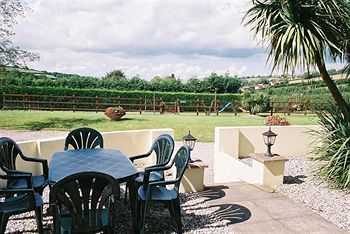 Crossways & Sea View Holiday Apartments