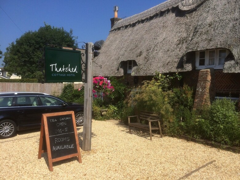 Hotel Thatched Cottage