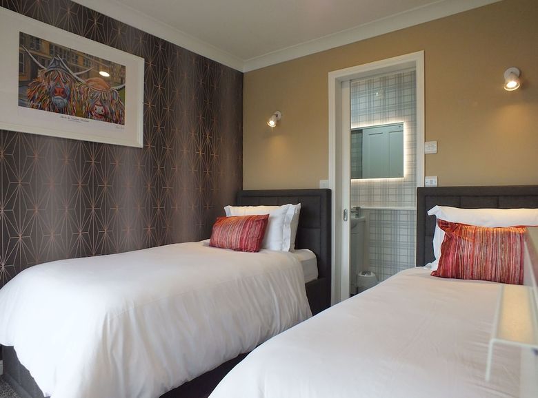 Hostal The Crown Hotel