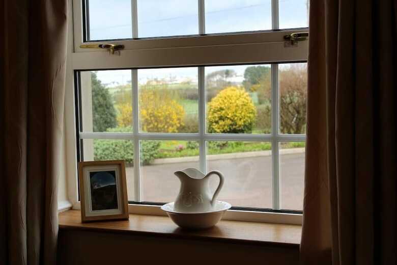 Bed & Breakfast Carnalbanagh House