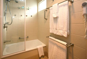 Cabana Ashmore Palms Holiday Village