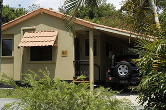 Cabana Ashmore Palms Holiday Village