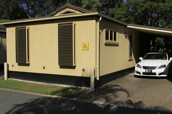 Cabana Ashmore Palms Holiday Village