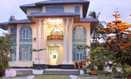 Hotel Myitkyina Palm Spring Resort