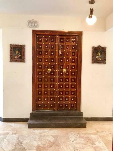 Hotel City The Village