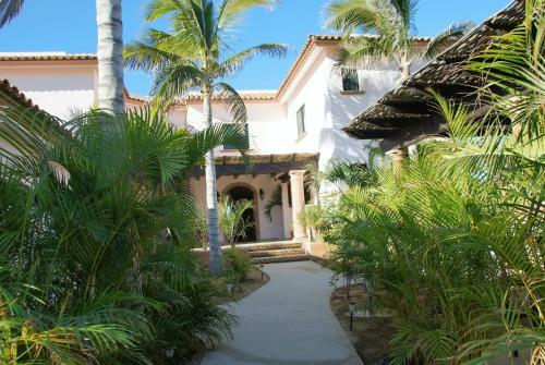 Posada Cerritos Beach Inn