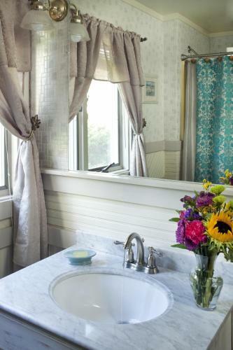 Bed & Breakfast Abbey's Lantern Hill Inn