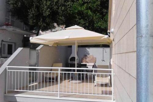 Apartments By The Sea Zavode (omis) - 1048