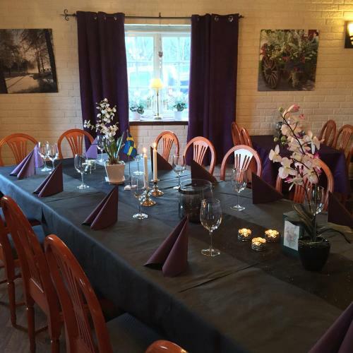Albergue Lunedet Camping Caf� Restaurang Ab