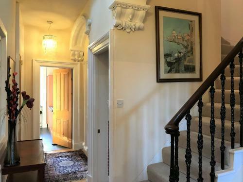 Principal Apartments - West End