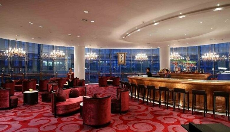The Lakeview Hotel