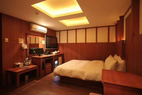 Utopia Hotel