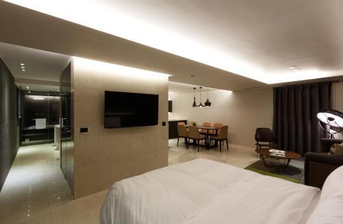 H Hotel
