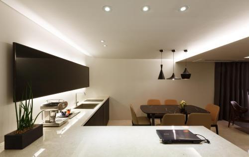 H Hotel