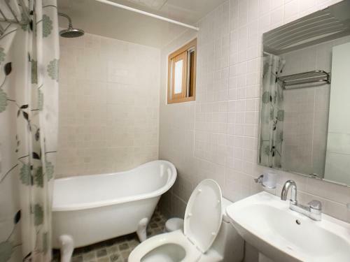 Hostal J-honor Guesthouse