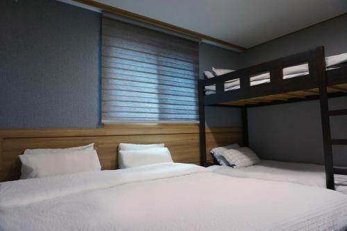 Hostal J-honor Guesthouse