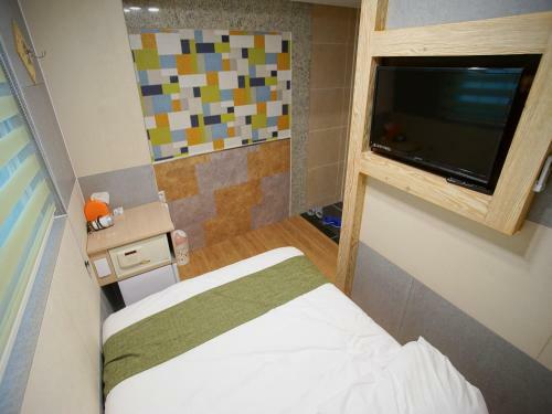 Hostal D.h Sinchon Guesthouse
