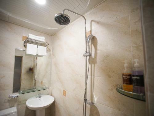 Hostal D.h Sinchon Guesthouse
