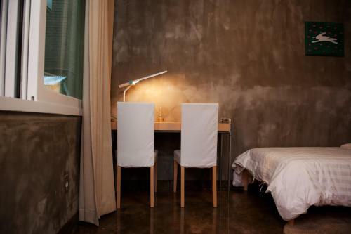 Hostal Twotwo House