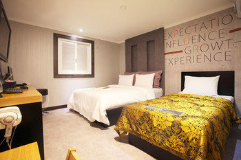 Luxe Hotel