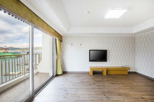Tongyeong Bay Condo Hotel