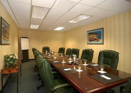 Hotel Clarion Inn & Suites Miami Airport