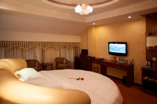 Yiwu Luckbear Hotel