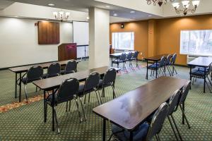 Hotel Comfort Suites Airport