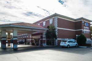Hotel Comfort Suites Airport