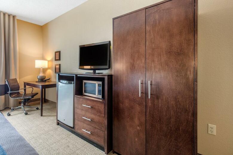 Hotel Comfort Inn & Suites