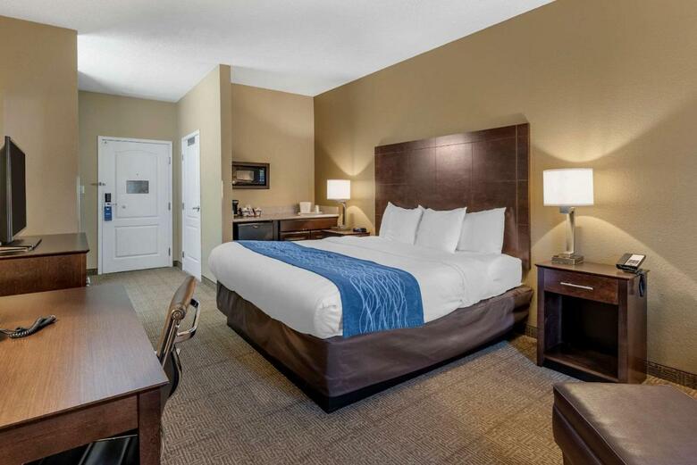 Hotel Comfort Inn & Suites