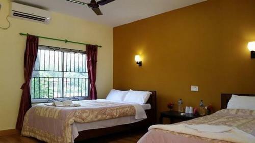 Hotel Chitwan Safari Camp & Lodge